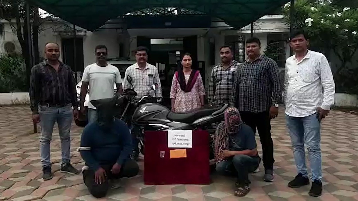 A man without a job resorts to chain-snatching in order to afford the Rs 6,000 he owes monthly in alimony to his former wife.
 ​ 