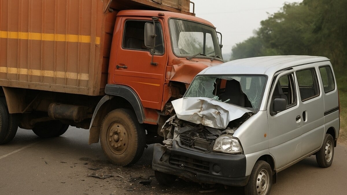 Three people have died and ten others have sustained injuries in a collision between a truck and a van in West Singhbhum, Jharkhand.
 ​ 