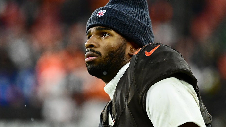 Shedeur Sanders responds to underwear speculation following a viral incident during the Browns’ loss: ‘It did seem that way.’