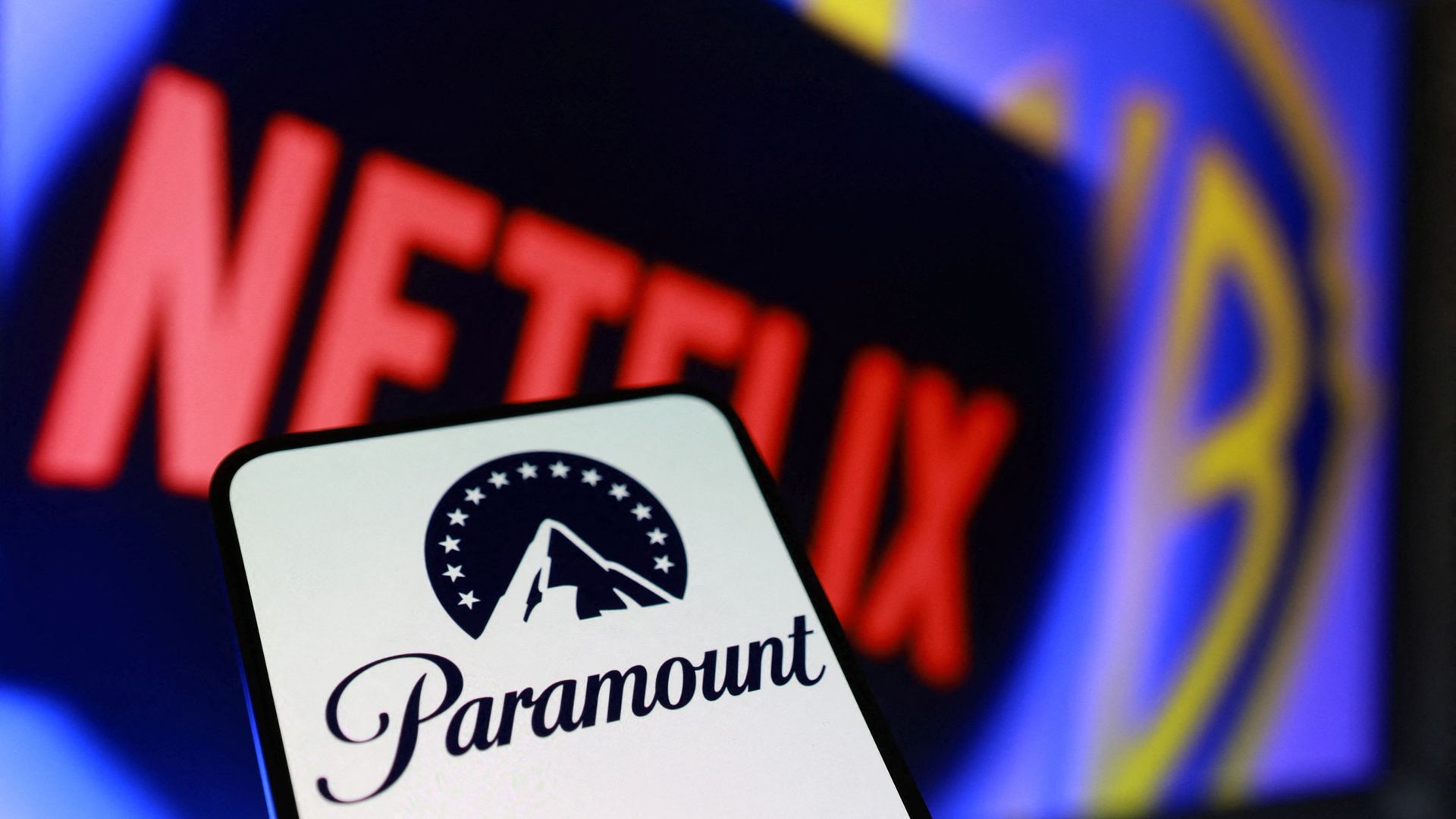 Warner Bros, Netflix, and Paramount: an explanation of the major agreement transforming Hollywood.