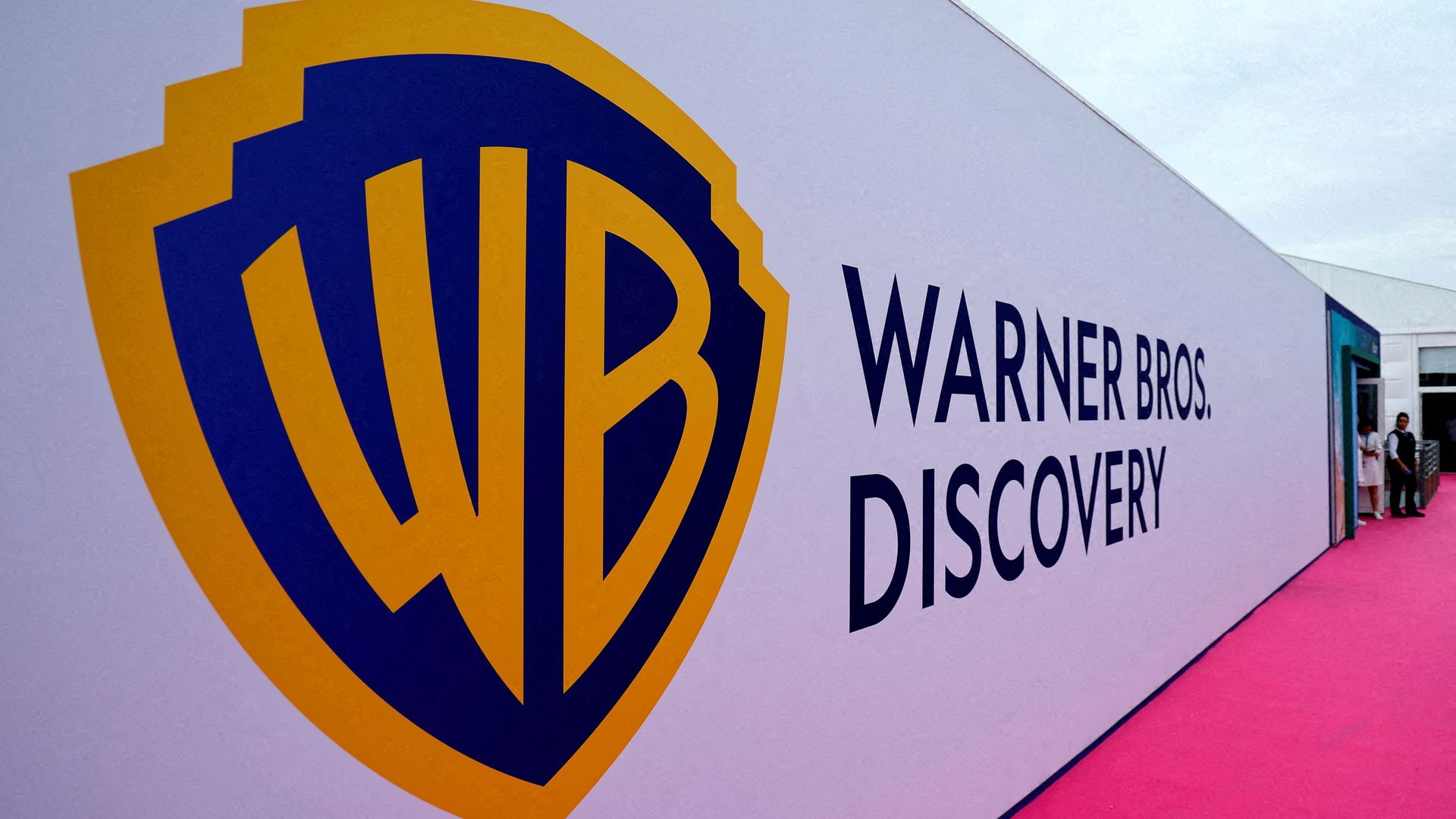 Paramount initiates an aggressive attempt to acquire Warner Bros.
